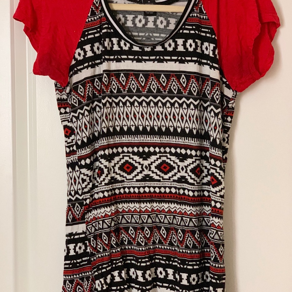 black red white geometric t shirt